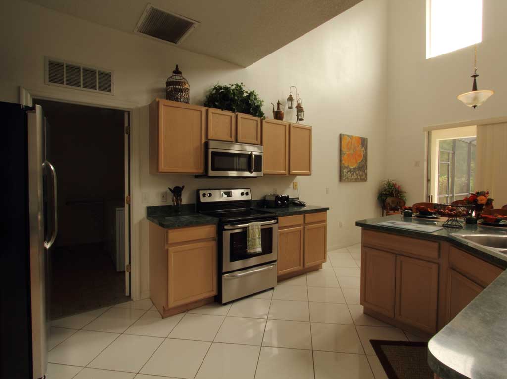 Kitchen and dinning room.